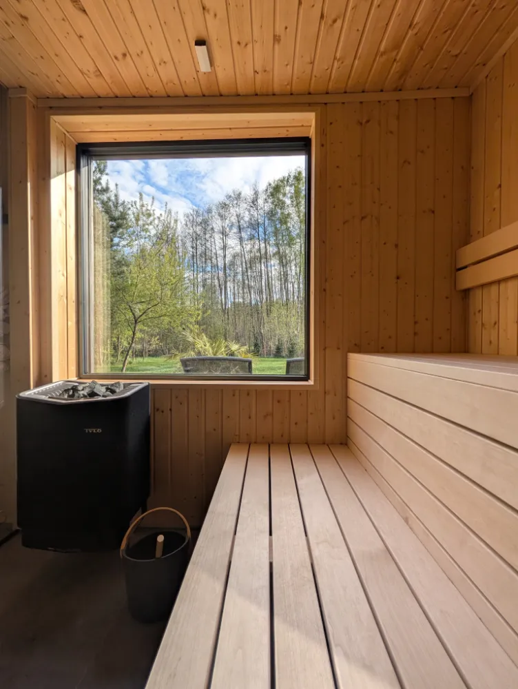 Widok z sauny na zieleń